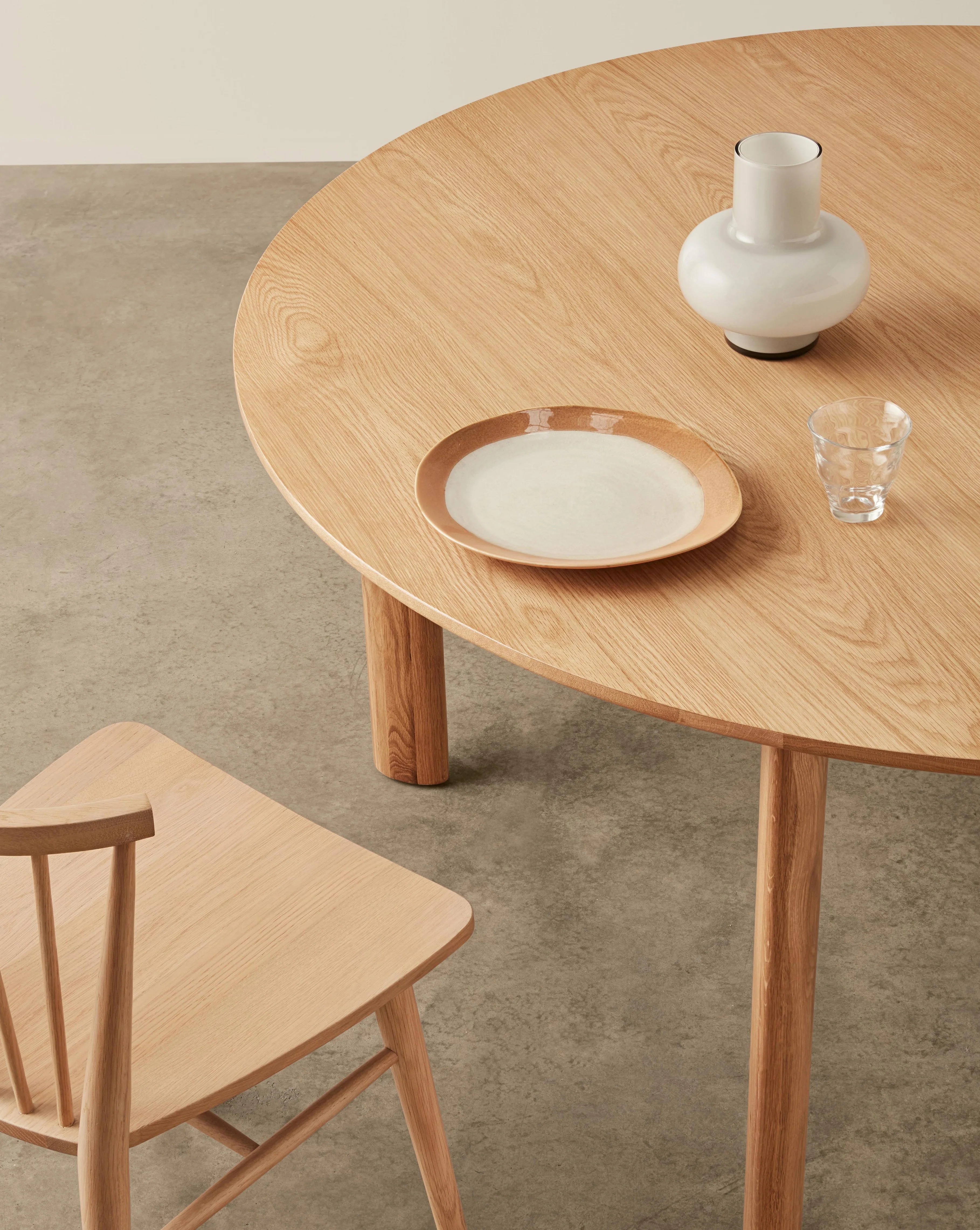 Eclipse Round Dining Table Oak - Image 3